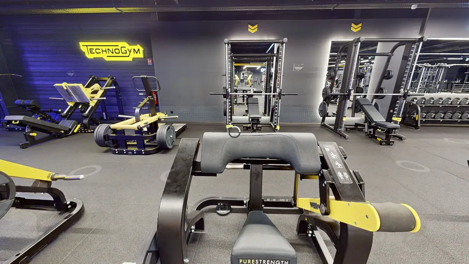 Biceps Curl, machine disponible au Fitness Park Vandœuvre-lès-Nancy