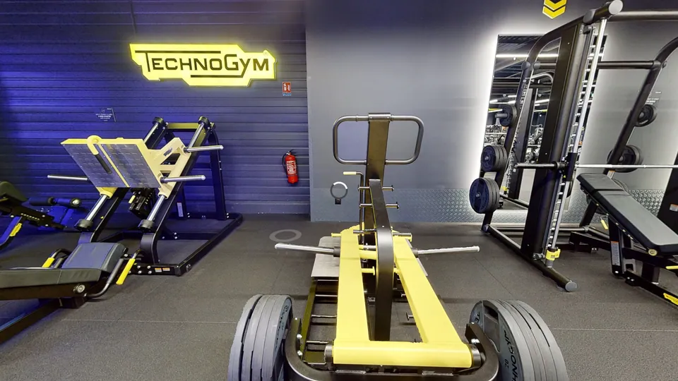 Belt Squat, machine disponible au Fitness Park Vandœuvre-lès-Nancy