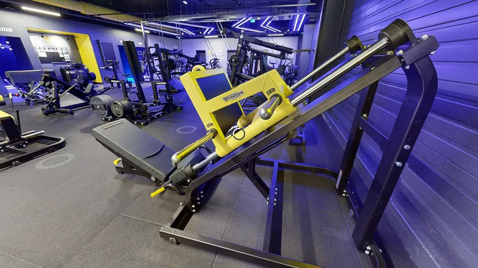 Linear Leg Press, machine disponible au Fitness Park Vandœuvre-lès-Nancy