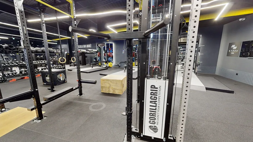 Barre de dips, machine disponible au Fitness Park Vandœuvre-lès-Nancy