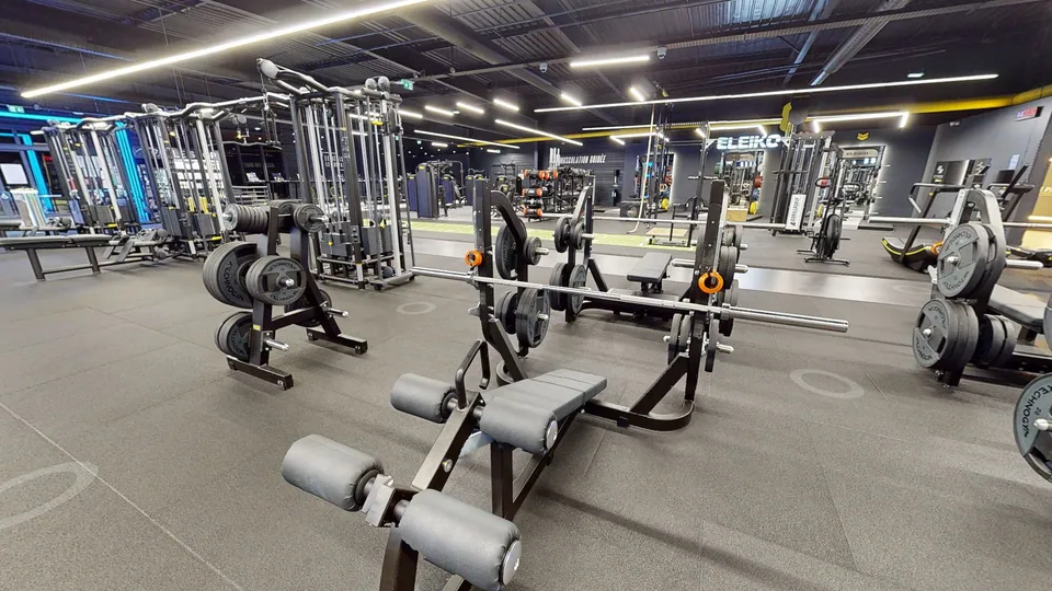 Banc fixe développé décliné, machine disponible au Fitness Park Vandœuvre-lès-Nancy