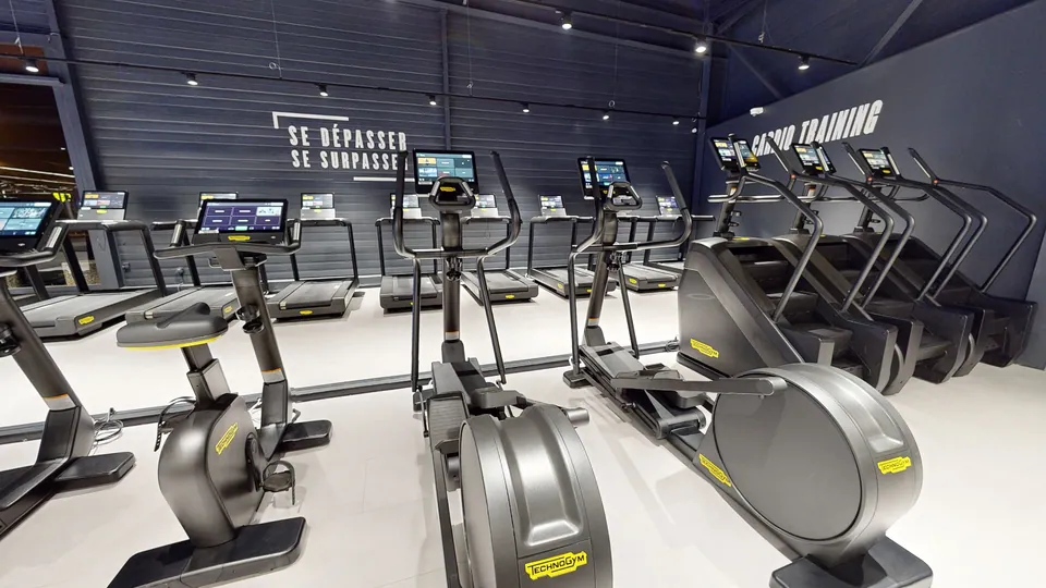 Vélo elliptique, machine disponible au Fitness Park Vandœuvre-lès-Nancy