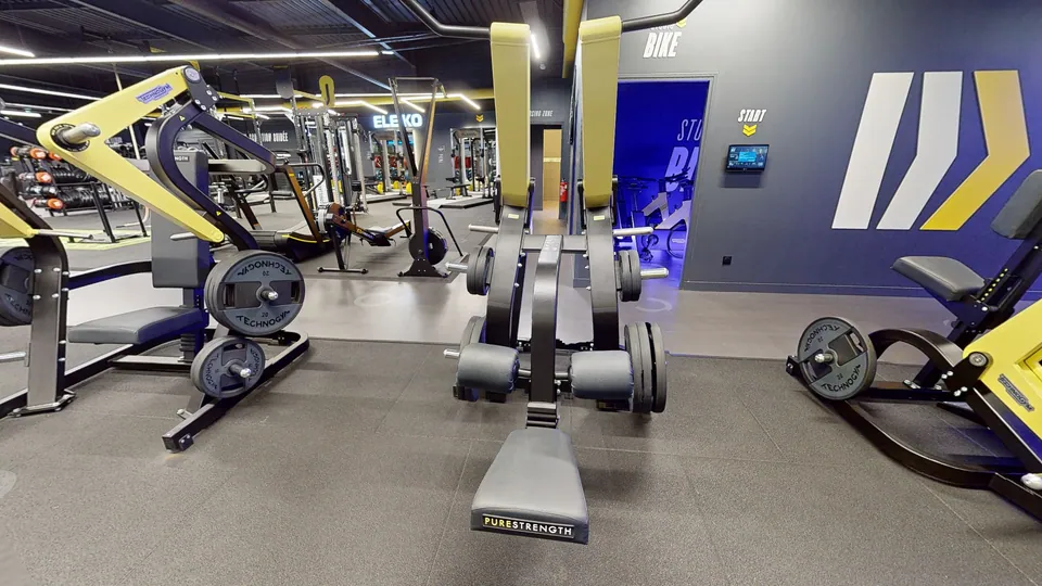 High Row, machine disponible au Fitness Park Vandœuvre-lès-Nancy