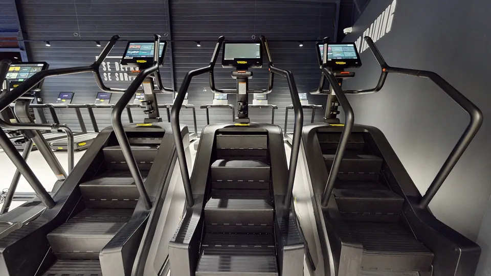 Escalier, machine disponible au Fitness Park Vandœuvre-lès-Nancy