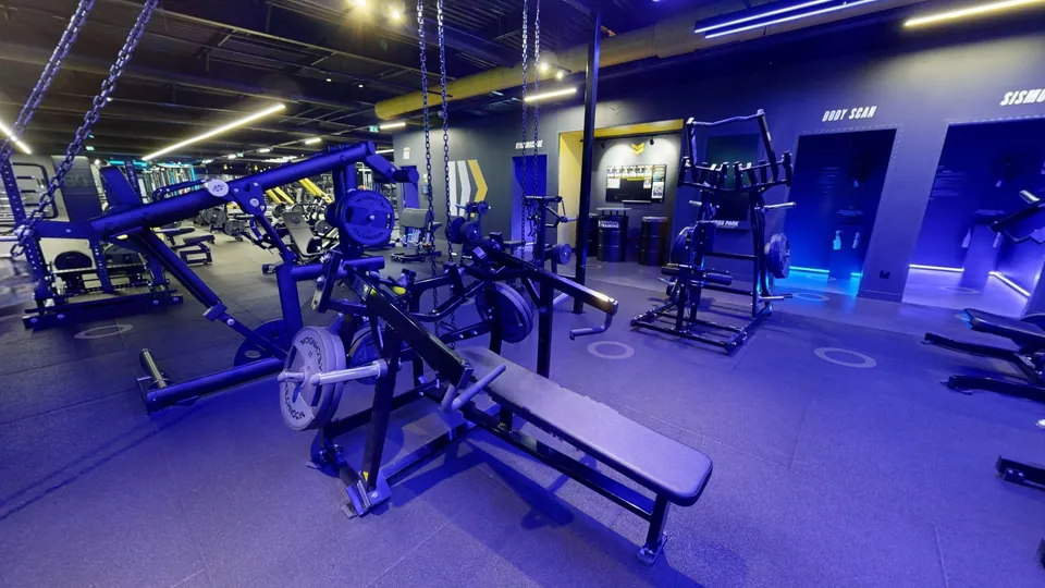 Iso-Lateral Horizontal Bench Press, machine disponible au Fitness Park Vandœuvre-lès-Nancy
