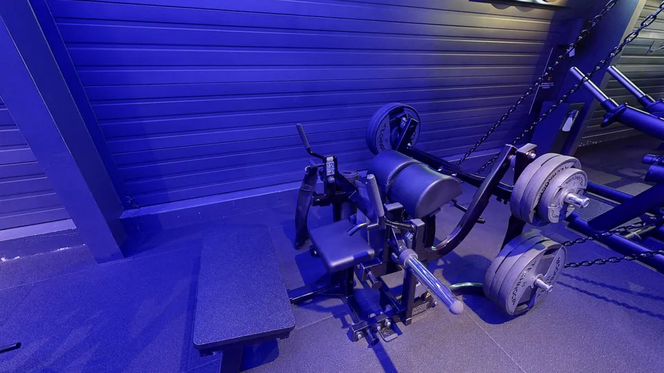 Glute Drive, machine disponible au Fitness Park Vandœuvre-lès-Nancy